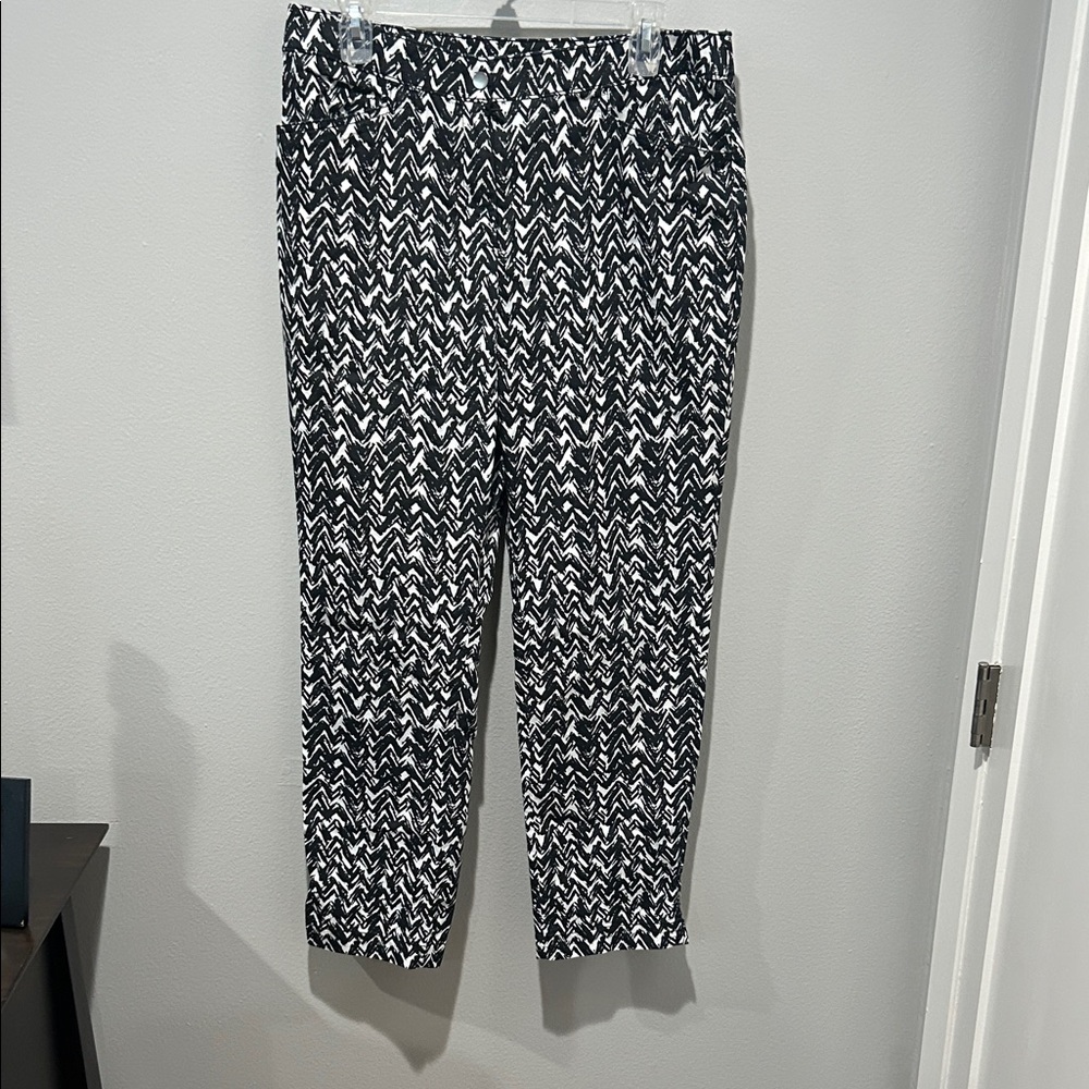 Chico's Zenergy Black and White Zigzag Pants